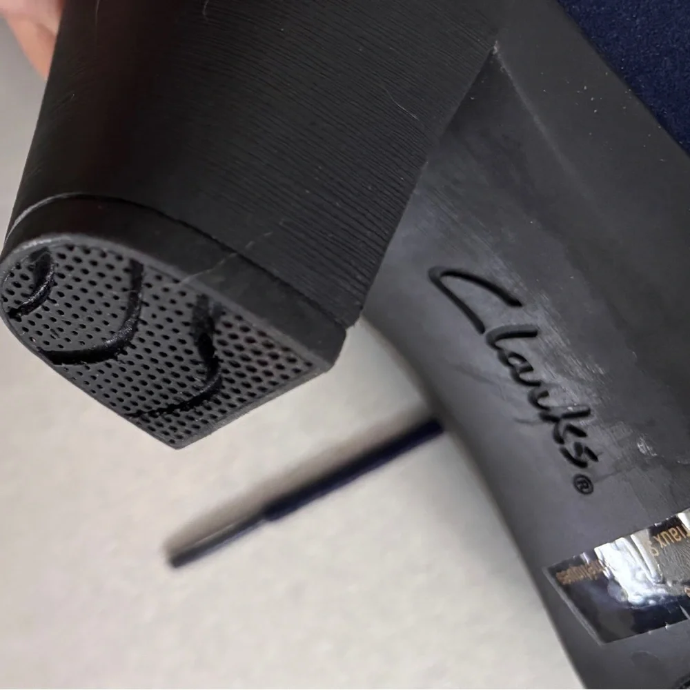 Clark’s Bendable’s Navy Blue faux suede heeled oxfords 8 - Picture 10 of 11